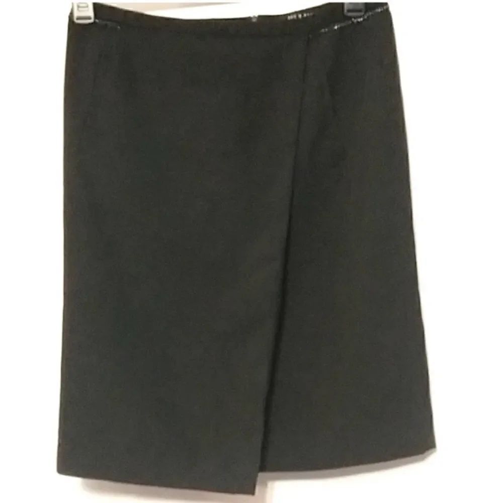 Zac & Rachel Black Asymetrical skirt sz 6
